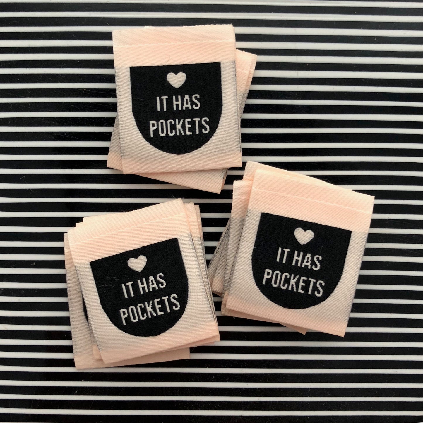 'It Has Pockets' woven labels 8 pack